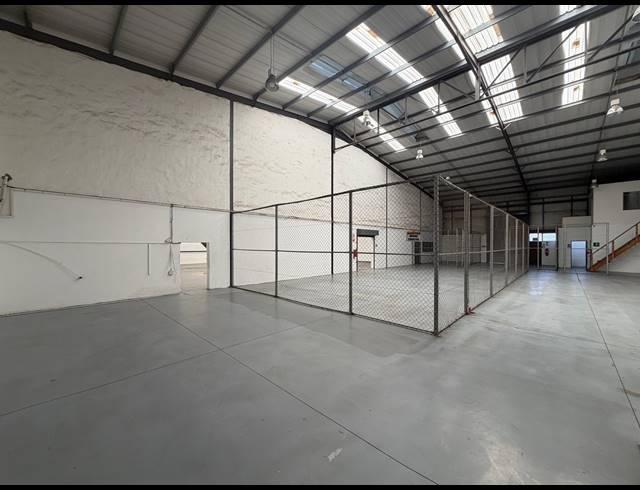 1,334M² WAREHOUSE TO LET IN HALFWAY HOUSE